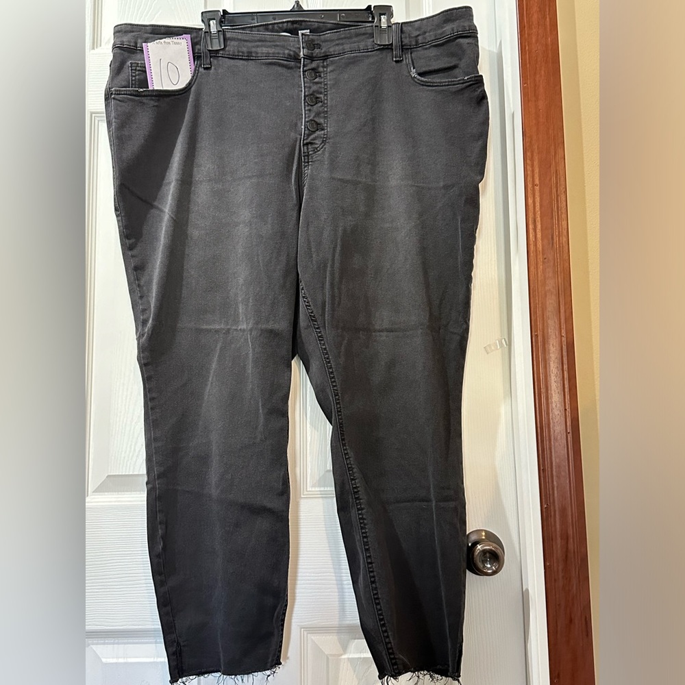 NWOT - OLD NAVY - BLACK - SUPER SKINNY - HIGH RISE ROCkSTAR JEANS - SIZE  26W